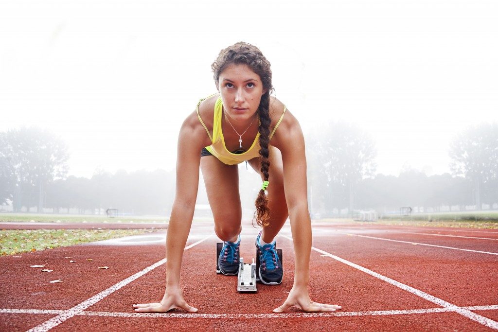 female runner at the start point of track